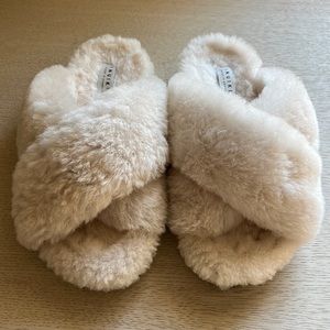 Inuikii slippers with hard sole